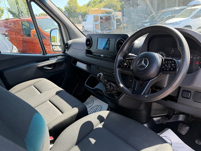 Mercedes-Benz 2.0 315 CDI Progressive Panel Van 5dr Diesel Manual RWD L2 H2 Euro 6 (s/s) (150 ps)
