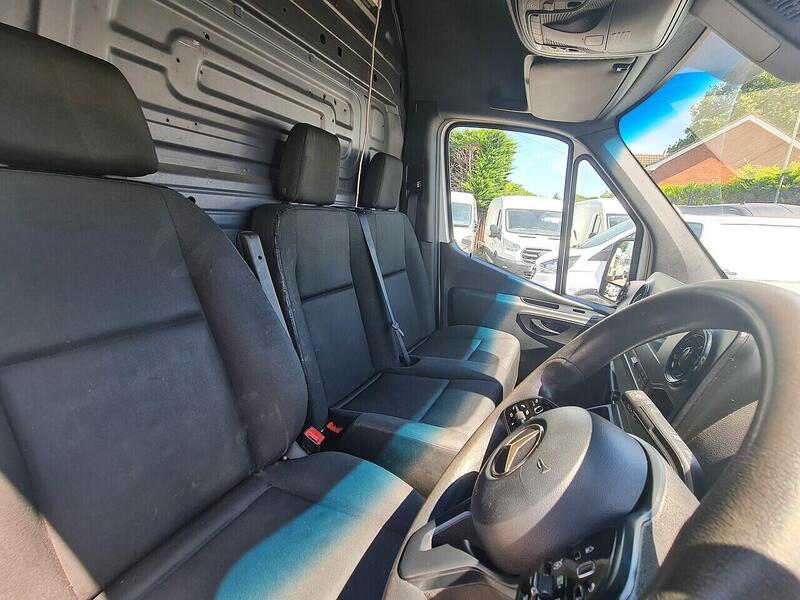 Mercedes-Benz 2.0 315 CDI Progressive Panel Van 5dr Diesel Manual RWD L2 H2 Euro 6 (s/s) (150 ps)