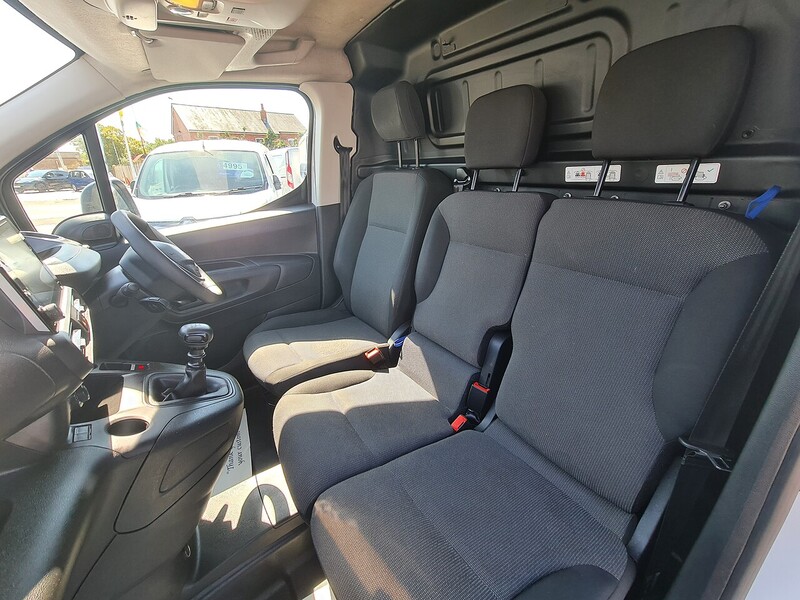 Peugeot 1.5 BlueHDi 1000 Professional Premium + Standard Panel Van 5dr Diesel Manual SWB Euro 6 (s/s) (100 bhp)