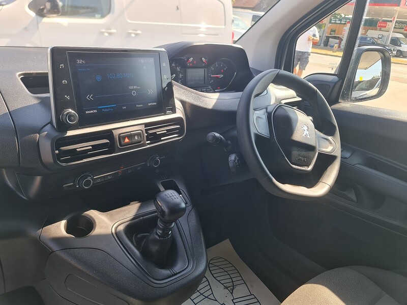 Peugeot 1.5 BlueHDi 1000 Professional Premium + Standard Panel Van 5dr Diesel Manual SWB Euro 6 (s/s) (100 bhp)
