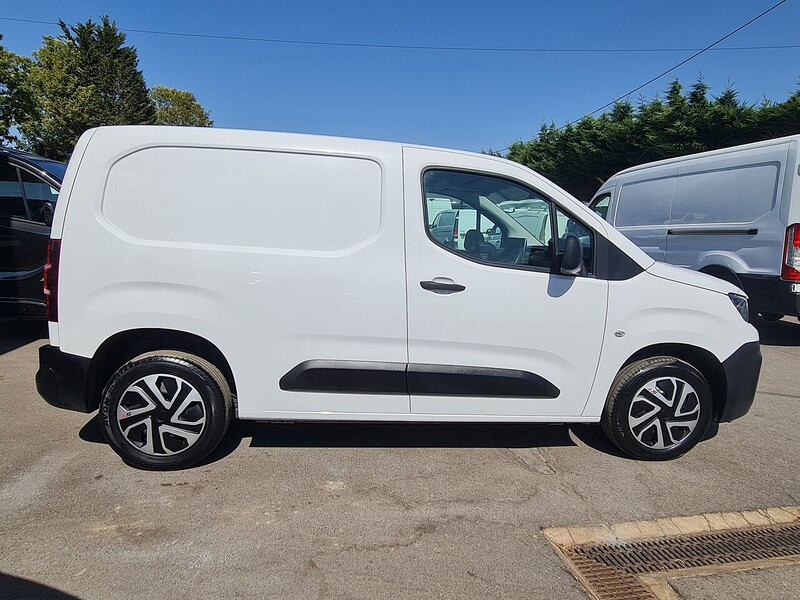 Peugeot 1.5 BlueHDi 1000 Professional Premium + Standard Panel Van 5dr Diesel Manual SWB Euro 6 (s/s) (100 bhp)