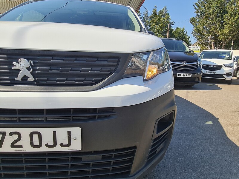 Peugeot 1.5 BlueHDi 1000 Professional Premium + Standard Panel Van 5dr Diesel Manual SWB Euro 6 (s/s) (100 bhp)