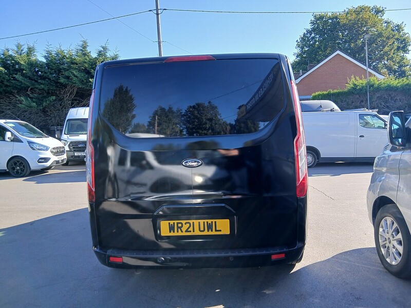 Ford 2.0 300 EcoBlue Limited Crew Van Double Cab 5dr Diesel Manual L1 H1 Euro 6 (s/s) (6 Seat) (130 ps)