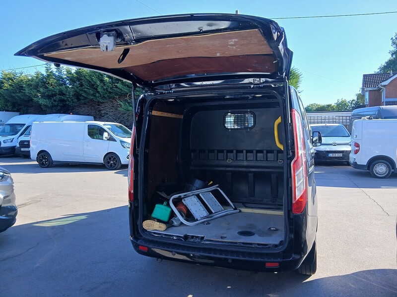 Ford 2.0 300 EcoBlue Limited Crew Van Double Cab 5dr Diesel Manual L1 H1 Euro 6 (s/s) (6 Seat) (130 ps)