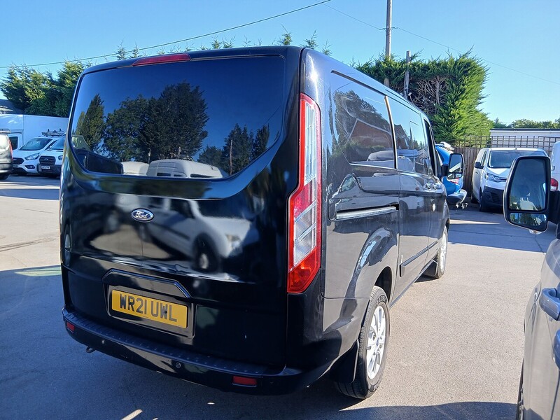 Ford 2.0 300 EcoBlue Limited Crew Van Double Cab 5dr Diesel Manual L1 H1 Euro 6 (s/s) (6 Seat) (130 ps)