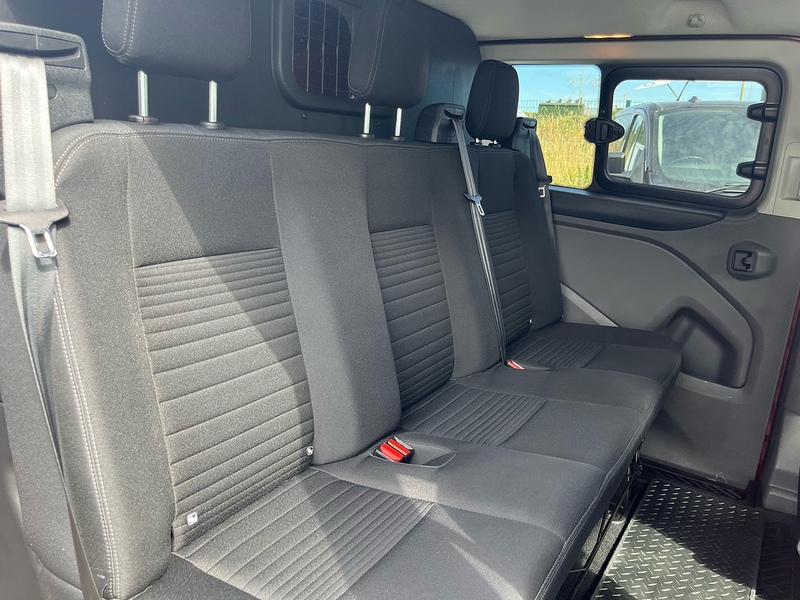 Ford 2.0 320 EcoBlue Limited Crew Van Double Cab 5dr Diesel Auto L1 H1 Euro 6 (s/s) (6 Seat) (130 ps)