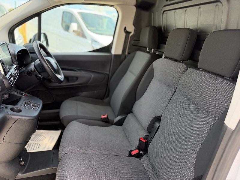 Citroen 800 50kWh Driver Edition M Panel Van 5dr Electric Auto SWB (7.4kW Charger) (136 ps)