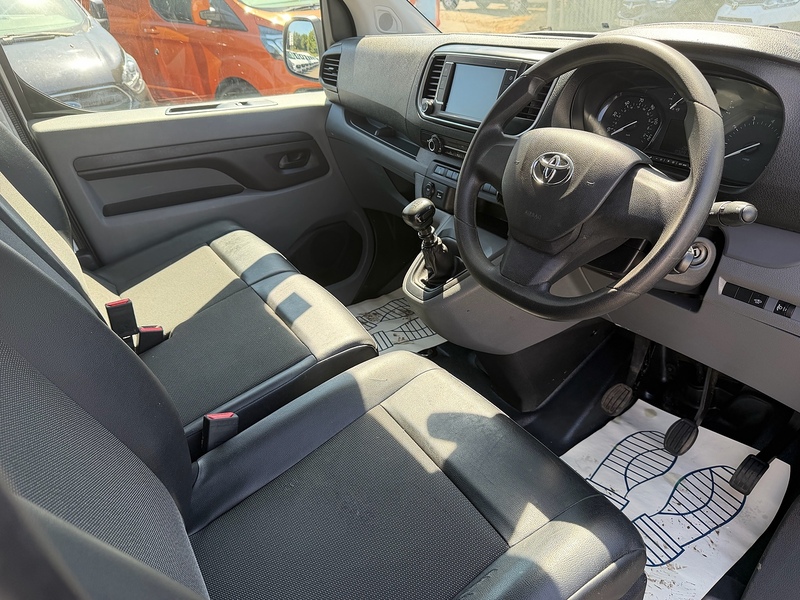 Toyota 2.0D Icon Long Panel Van 6dr Diesel Manual LWB Euro 6 (s/s) (140 ps)