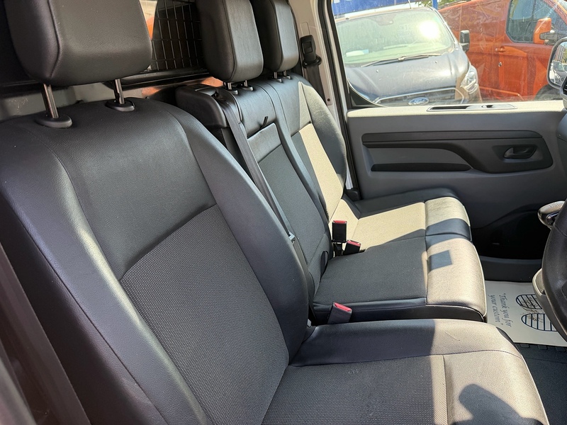Toyota 2.0D Icon Long Panel Van 6dr Diesel Manual LWB Euro 6 (s/s) (140 ps)