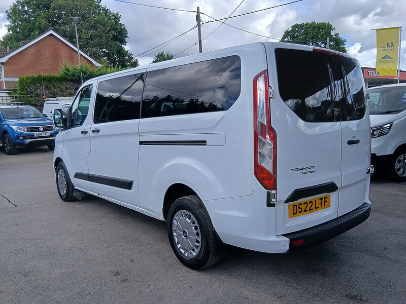 Ford 320 EcoBlue Trend Combi Van 2.0 Manual Diesel