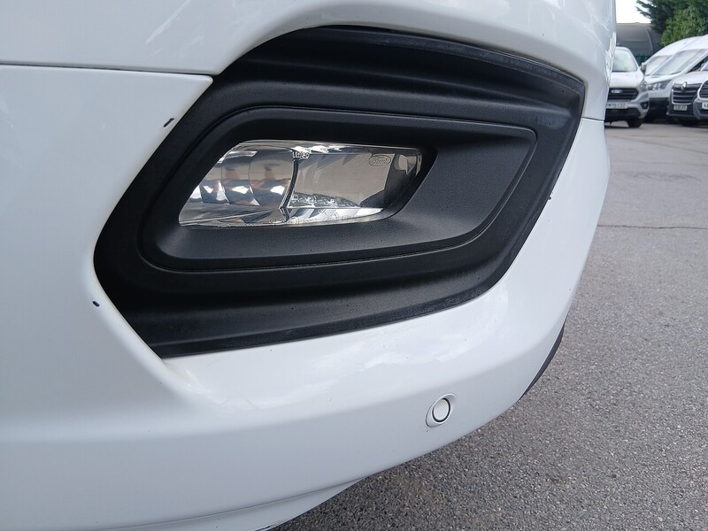 Ford 320 EcoBlue Trend Combi Van 2.0 Manual Diesel