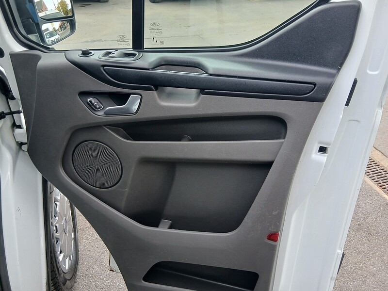 Ford 320 EcoBlue Trend Combi Van 2.0 Manual Diesel