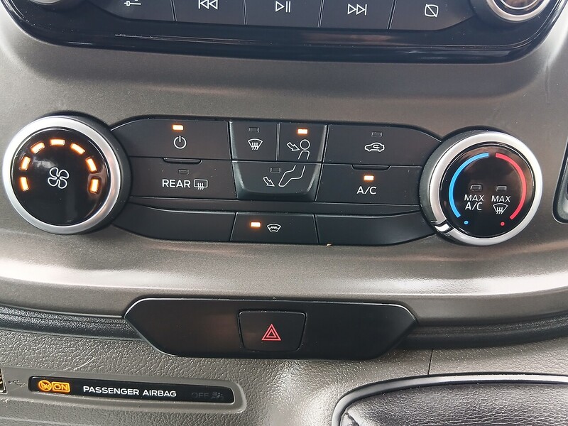 Ford 320 EcoBlue Trend Combi Van 2.0 Manual Diesel