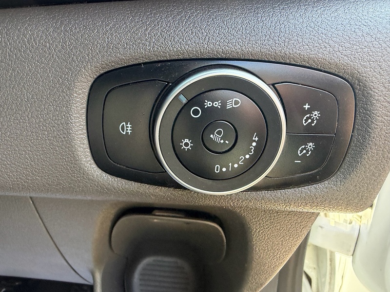 Ford 2.0 300 EcoBlue Leader Crew Van Double Cab 5dr Diesel Manual L1 H1 Euro 6 (s/s) (105 ps)