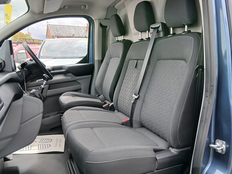 Ford 2.0 300 EcoBlue Limited Panel Van 5dr Diesel Manual L2 H1 Euro 6 (s/s) (136 ps)