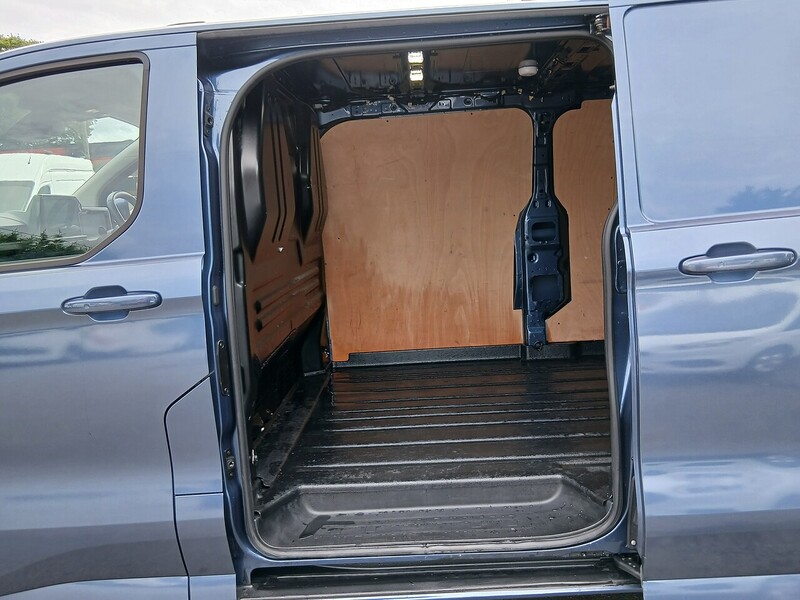 Ford 2.0 300 EcoBlue Limited Panel Van 5dr Diesel Manual L2 H1 Euro 6 (s/s) (136 ps)