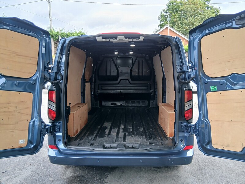 Ford 2.0 300 EcoBlue Limited Panel Van 5dr Diesel Manual L2 H1 Euro 6 (s/s) (136 ps)