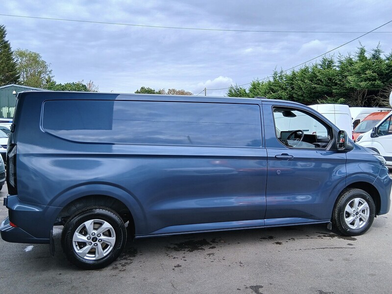 Ford 2.0 300 EcoBlue Limited Panel Van 5dr Diesel Manual L2 H1 Euro 6 (s/s) (136 ps)