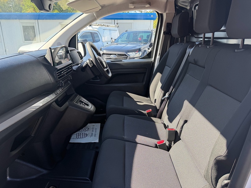 Peugeot 75kWh Professional Long Panel Van 6dr Electric Auto LWB (11kW Charger) (136 ps)