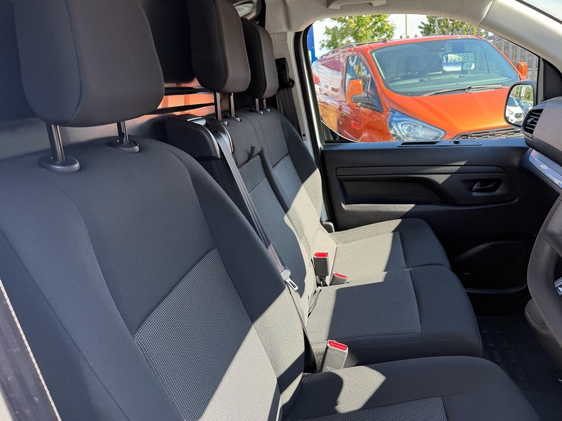 Peugeot 75kWh Professional Long Panel Van 6dr Electric Auto LWB (11kW Charger) (136 ps)