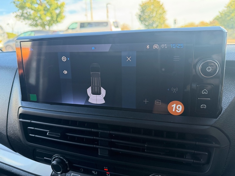Peugeot 75kWh Professional Long Panel Van 6dr Electric Auto LWB (11kW Charger) (136 ps)