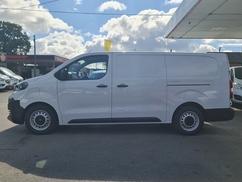 Peugeot 75kWh Professional Long Panel Van 6dr Electric Auto LWB (11kW Charger) (136 ps)