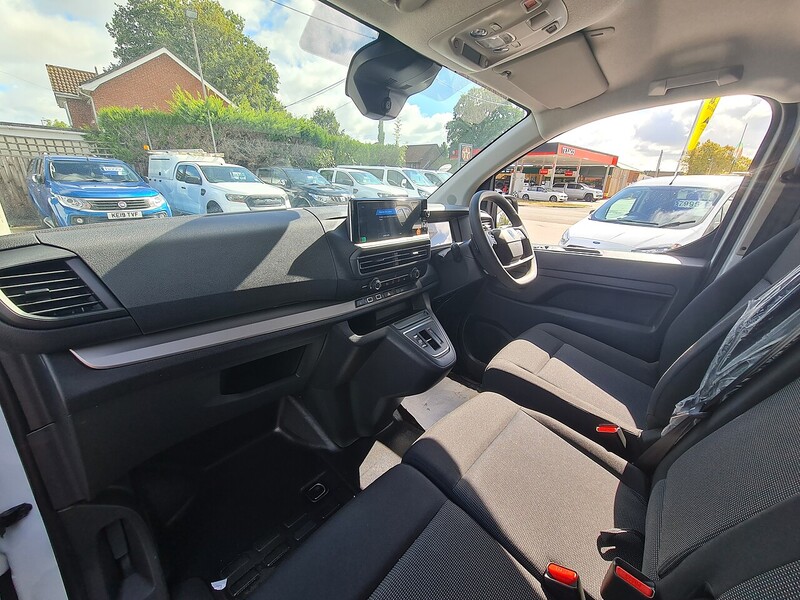 Peugeot 75kWh Professional Long Panel Van 6dr Electric Auto LWB (11kW Charger) (136 ps)