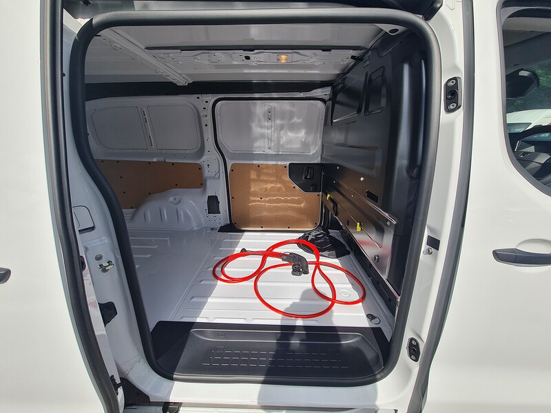 Peugeot 75kWh Professional Long Panel Van 6dr Electric Auto LWB (11kW Charger) (136 ps)