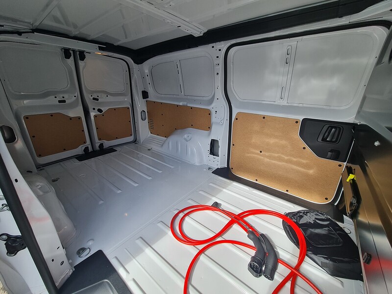 Peugeot 75kWh Professional Long Panel Van 6dr Electric Auto LWB (11kW Charger) (136 ps)