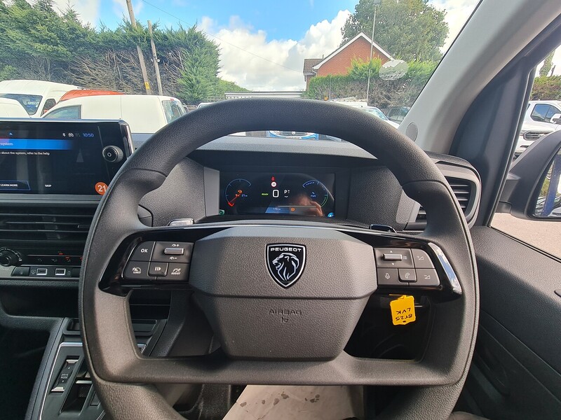 Peugeot 75kWh Professional Long Panel Van 6dr Electric Auto LWB (11kW Charger) (136 ps)