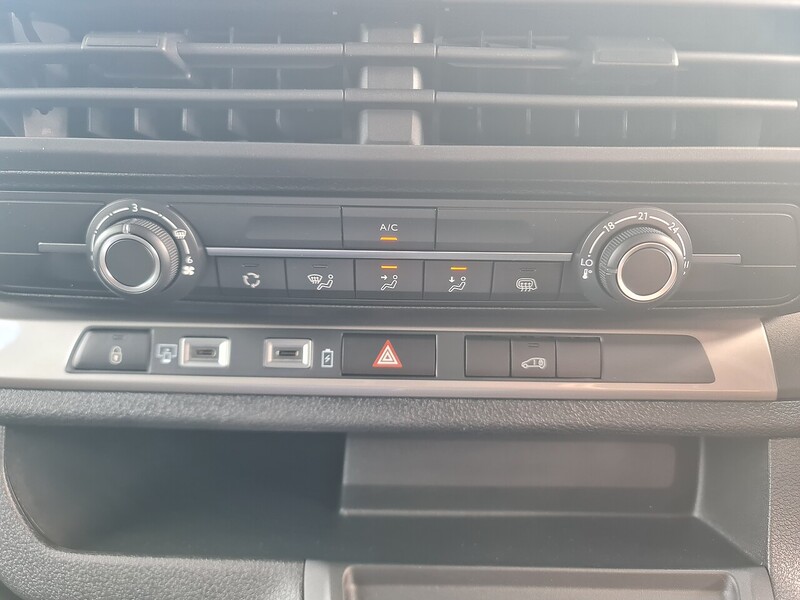 Peugeot 75kWh Professional Long Panel Van 6dr Electric Auto LWB (11kW Charger) (136 ps)