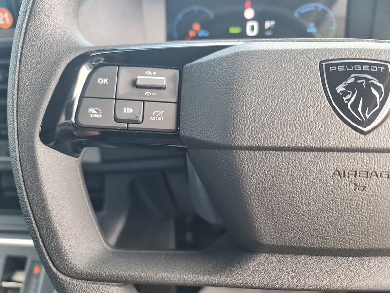 Peugeot 75kWh Professional Long Panel Van 6dr Electric Auto LWB (11kW Charger) (136 ps)