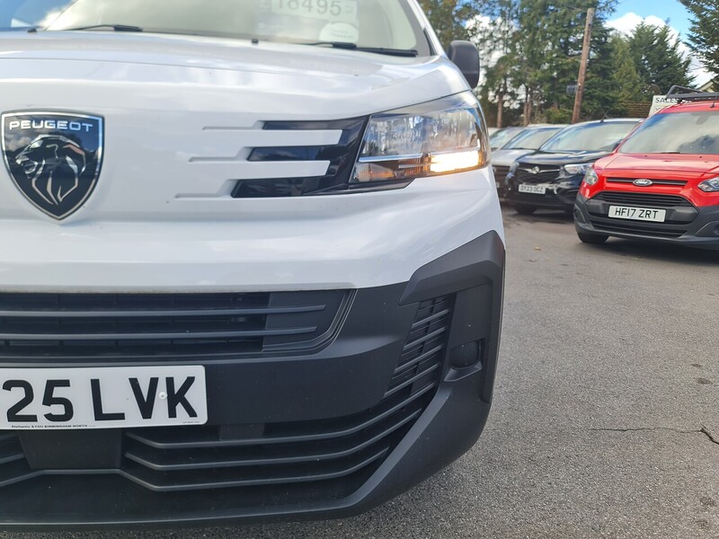 Peugeot 75kWh Professional Long Panel Van 6dr Electric Auto LWB (11kW Charger) (136 ps)