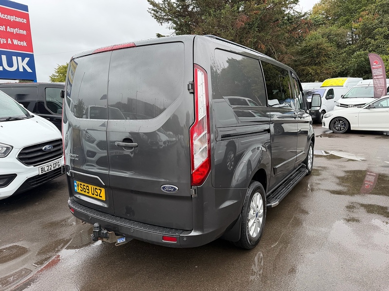 Ford 2.0 320 EcoBlue Limited Crew Van Double Cab 5dr Diesel Auto L1 H1 Euro 6 (s/s) (6 Seat) (130 ps)