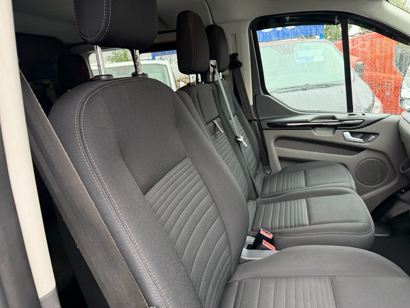 Ford 2.0 320 EcoBlue Limited Crew Van Double Cab 5dr Diesel Auto L1 H1 Euro 6 (s/s) (6 Seat) (130 ps)