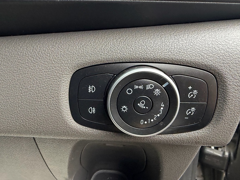 Ford 2.0 320 EcoBlue Limited Crew Van Double Cab 5dr Diesel Auto L1 H1 Euro 6 (s/s) (6 Seat) (130 ps)