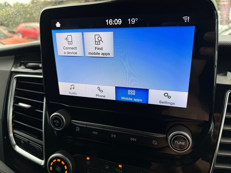 Ford 2.0 320 EcoBlue Limited Crew Van Double Cab 5dr Diesel Auto L1 H1 Euro 6 (s/s) (6 Seat) (130 ps)
