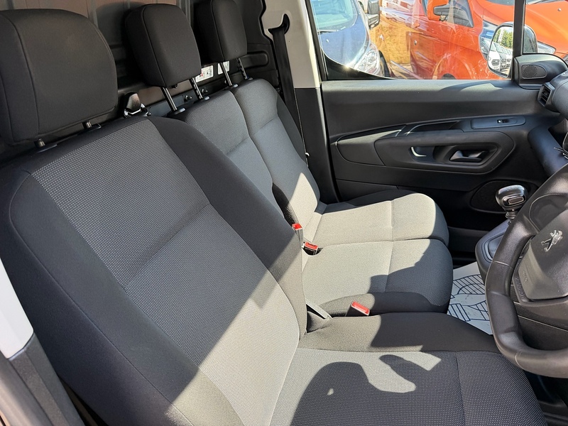 Peugeot 1.5 BlueHDi 1000 Professional Premium Standard Panel Van 5dr Diesel Manual SWB Euro 6 (100 bhp)