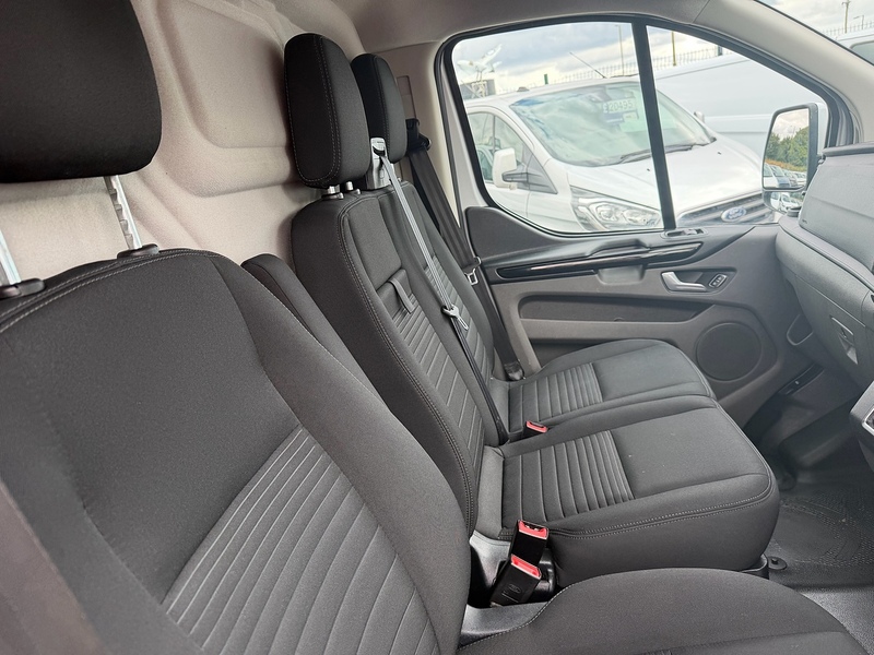 Ford 2.0 300 EcoBlue Limited Panel Van 5dr Diesel Auto L1 H1 Euro 6 (s/s) (130 ps)