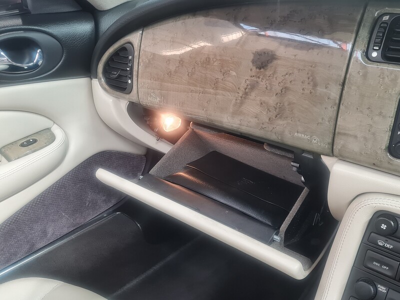 Jaguar 4.2 Supercharged Convertible 2dr Petrol Automatic (304 g/km, 400 bhp)