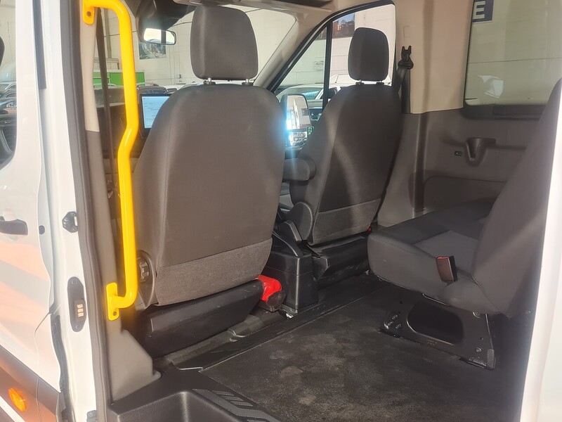Ford 2.0 460 EcoBlue Leader Minibus Double Cab 5dr Diesel Manual RWD L4 H3 Euro 6 (s/s) (17 Seat, DRW) (165 ps)