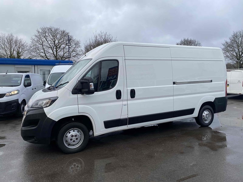 Peugeot Boxer BlueHDi 335 Professional Panel Van 2.0 Manual Diesel