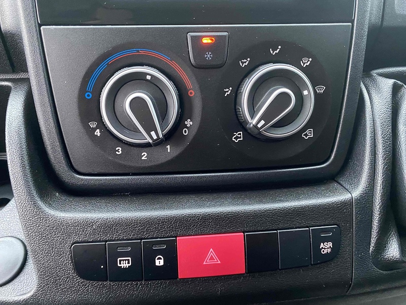 Peugeot Boxer BlueHDi 335 Professional Panel Van 2.0 Manual Diesel