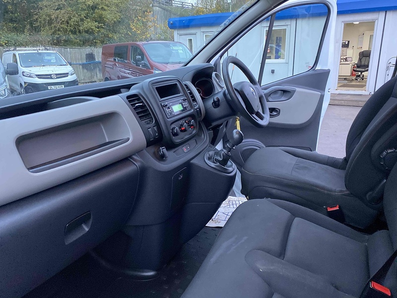 Renault 1.6 dCi 27 Business Panel Van 5dr Diesel Manual SWB Standard Roof Euro 6 (120 ps)