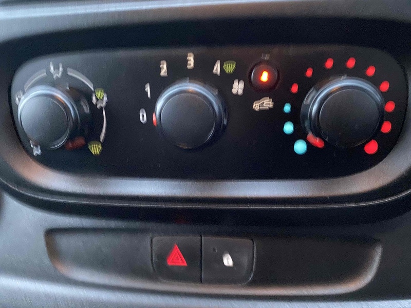 Renault 1.6 dCi 27 Business Panel Van 5dr Diesel Manual SWB Standard Roof Euro 6 (120 ps)