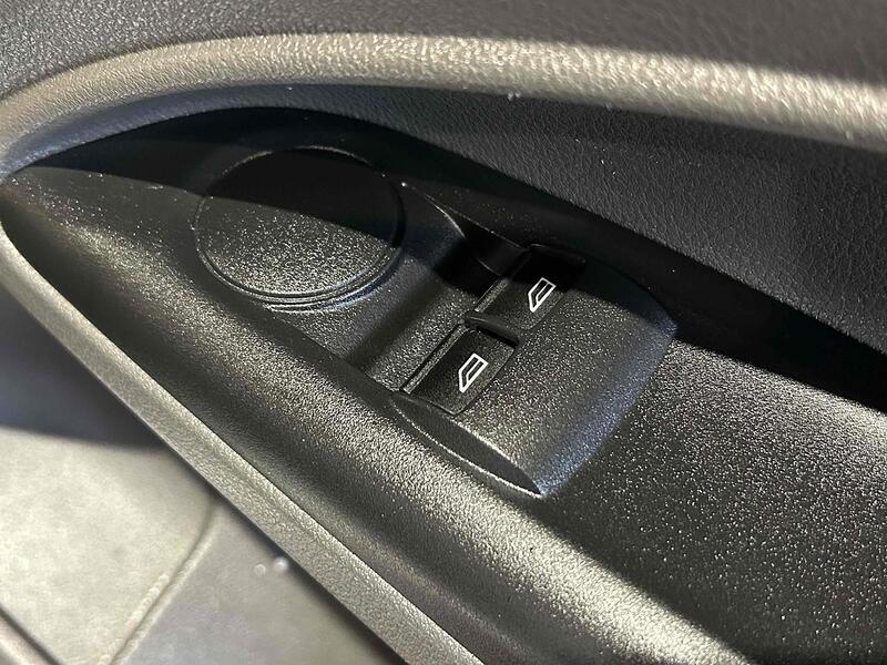 Ford 1.5 220 EcoBlue DCIV 6dr Diesel Manual Euro 6 (s/s) (75 ps) Combi Van Manual Diesel Combi Van Manual Diesel Combi Van Manual Diesel