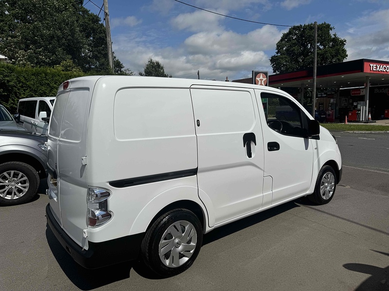 Nissan 40kWh Acenta Panel Van 5dr Electric Auto SWB (Quick Charge) (109 ps)