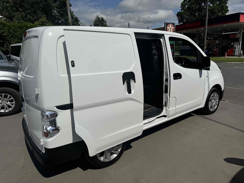 Nissan 40kWh Acenta Panel Van 5dr Electric Auto SWB (Quick Charge) (109 ps)
