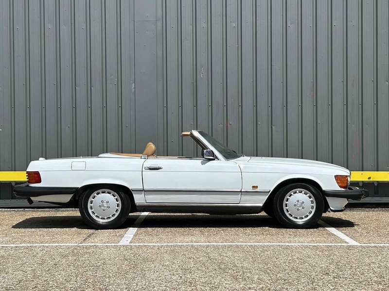 Mercedes-Benz SL 560 5.5 Convertible Petrol