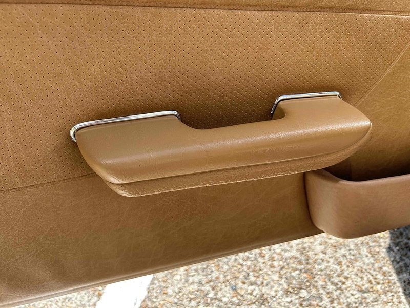 Mercedes-Benz SL 560 5.5 Convertible Petrol